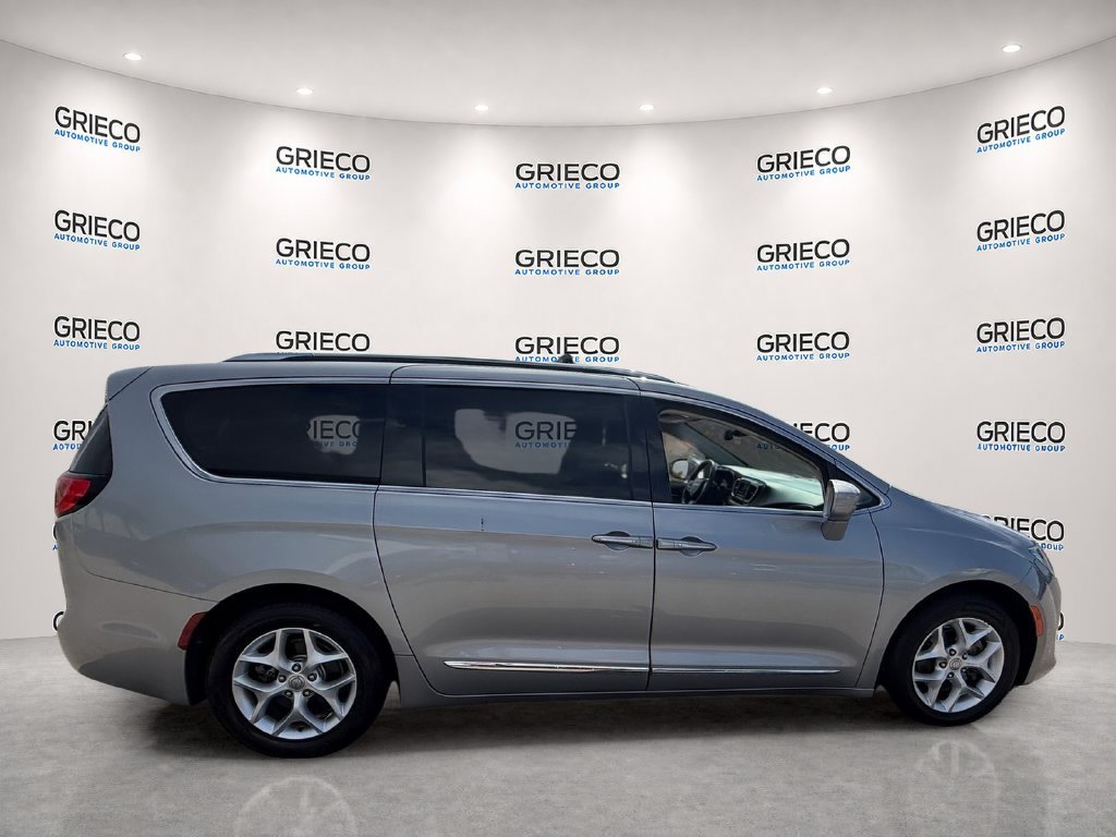 Used 2020 Chrysler Pacifica Touring-L w/ Tire & Wheel Group FWD image 8