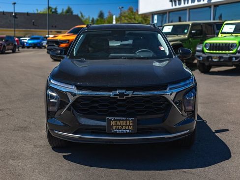 Used 2024 Chevrolet Trax LT FWD image 5