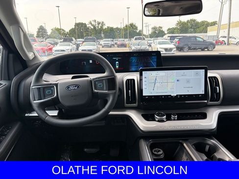 New 2025 Ford Expedition Active image 14