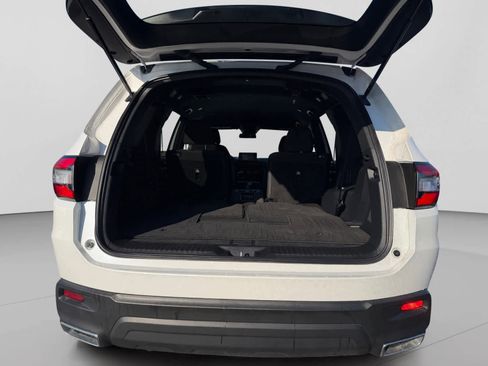 Used 2025 Honda Pilot Sport image 4