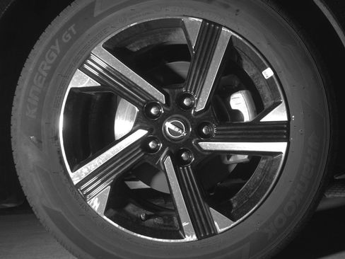Used 2025 Nissan Sentra SV FWD image 13