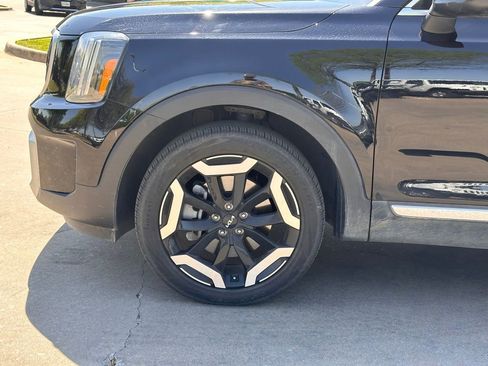 Used 2024 Kia Telluride EX w/ EX Captain's Chair Package image 8