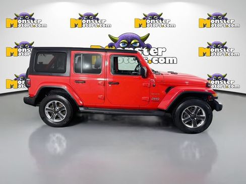 Used 2019 Jeep Wrangler Unlimited Sahara w/ Uconnect 4C Nav & Sound Group AWD/4WD image 4