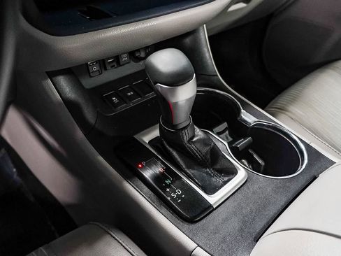 Certified 2019 Toyota Highlander Plus FWD image 21