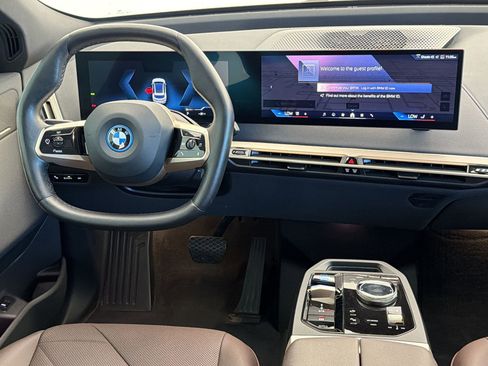 Certified 2024 BMW iX xDrive50 w/ Premium Package AWD/4WD image 28