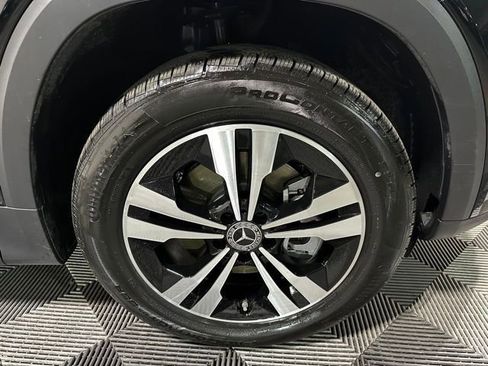 Used 2025 Mercedes-Benz GLB 250 4MATIC image 9