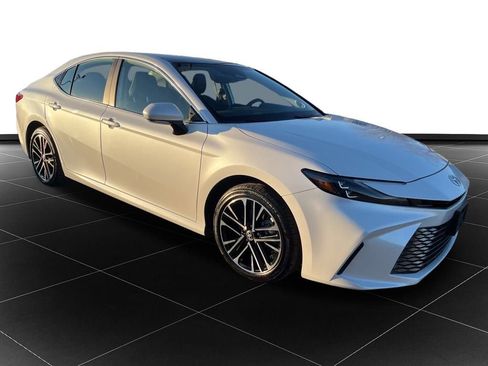 Used 2025 Toyota Camry XLE image 7