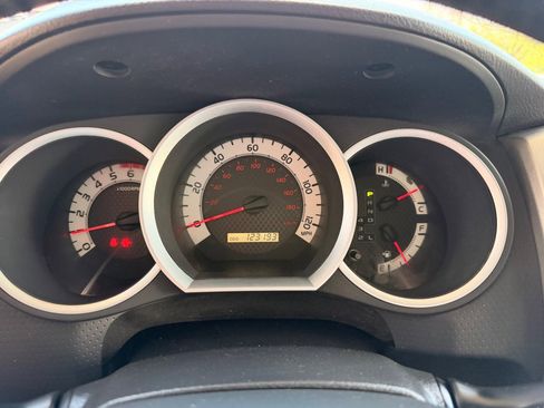 Used 2012 Toyota Tacoma 4x4 Access Cab V6 w/ SR5 Pkg image 19