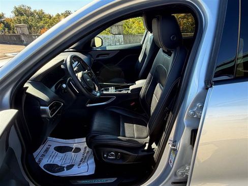 Used 2019 Jaguar F-PACE S image 33
