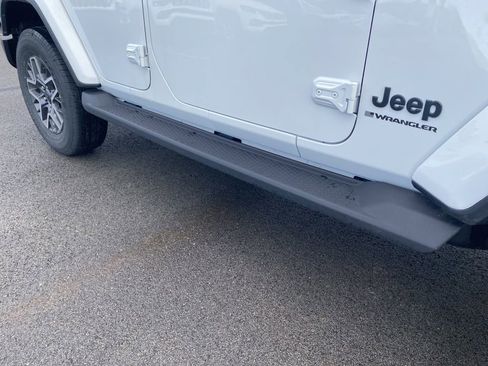 New 2026 Jeep Wrangler Unlimited Sahara AWD/4WD image 10