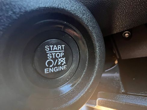 Used 2024 RAM ProMaster 2500 w/ Convenience Group FWD image 14