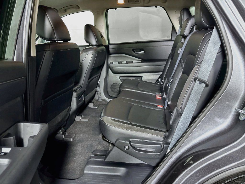 Used 2022 Nissan Pathfinder SL AWD/4WD image 20