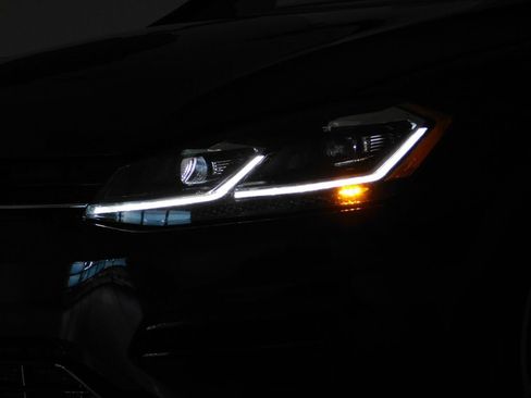 Used 2019 Volkswagen Golf R 4-Door AWD/4WD image 14