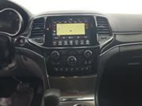 Used 2019 Jeep Grand Cherokee Overland w/ Jeep Active Safety Group image 13