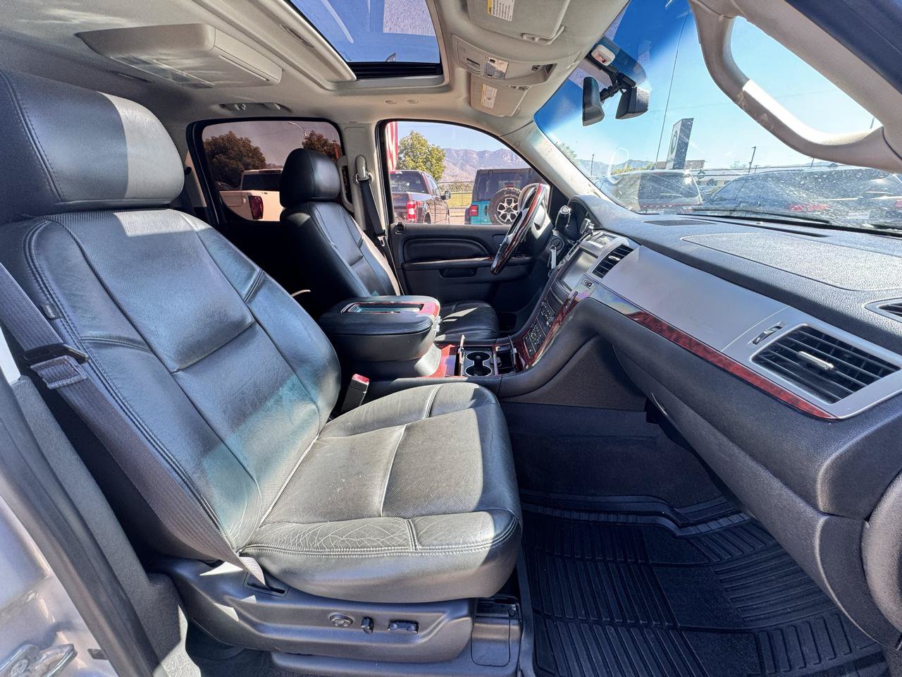 Used 2013 Cadillac Escalade ESV Premium AWD/4WD image 9