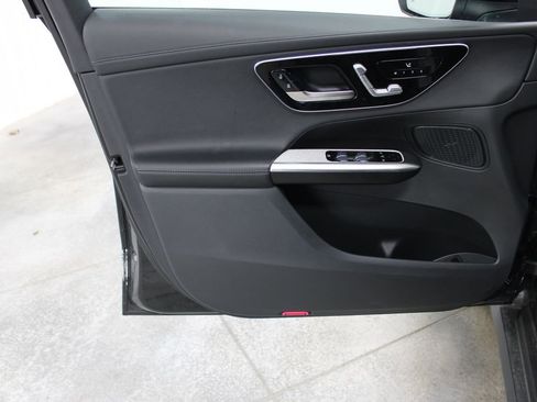 Used 2024 Mercedes-Benz GLC 300 4MATIC image 17