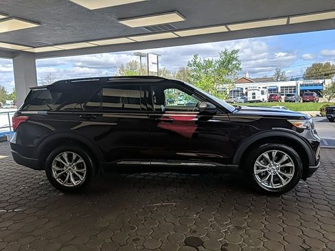 Used 2022 Ford Explorer XLT w/ Equipment Group 202A image 5