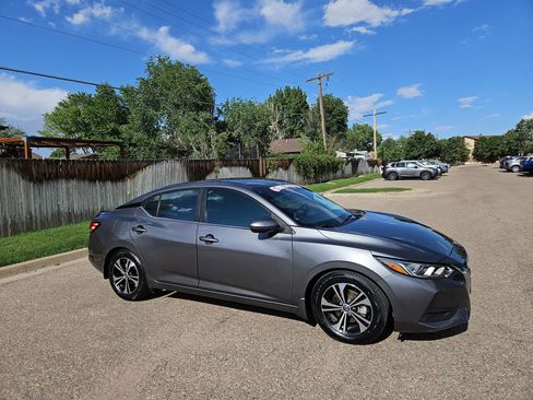 Used 2022 Nissan Sentra SV FWD image 2