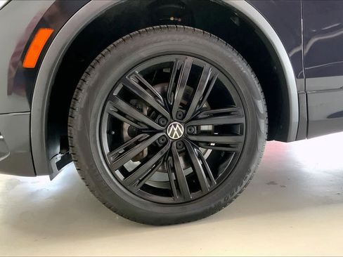 Used 2022 Volkswagen Tiguan SE R-Line AWD/4WD image 7