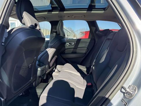 Certified 2023 Volvo XC60 B5 Plus image 9
