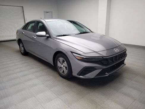 Used 2025 Hyundai Elantra SE w/ Cargo Package FWD image 13