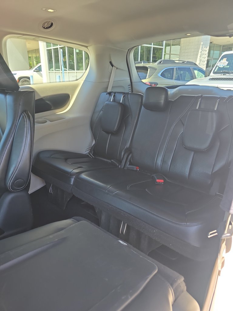 Used 2022 Chrysler Pacifica Touring-L FWD image 14