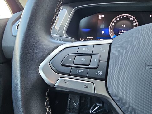 Certified 2024 Volkswagen Tiguan SE FWD image 19