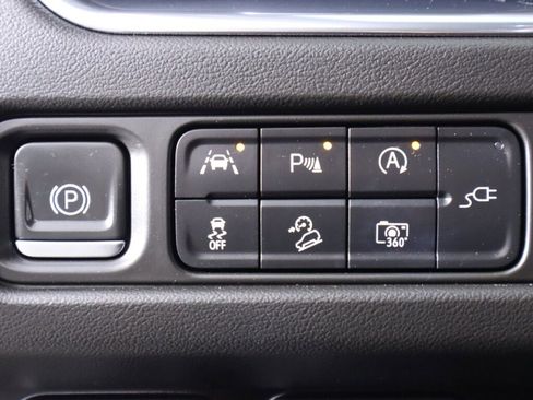 Used 2022 Chevrolet Suburban Z71 w/ Luxury Package image 10