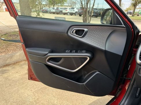 Used 2025 Kia Soul LX w/ LX Technology Package image 18