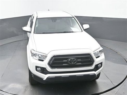 Used 2022 Toyota Tacoma SR5 w/ Technology Package image 30