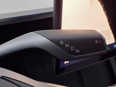 Used 2024 Tesla Model Y Long Range image 23