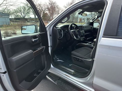 Used 2021 Chevrolet Silverado 1500 LT Trail Boss image 2