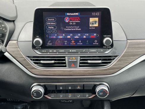 Used 2025 Nissan Altima 2.5 SV image 17