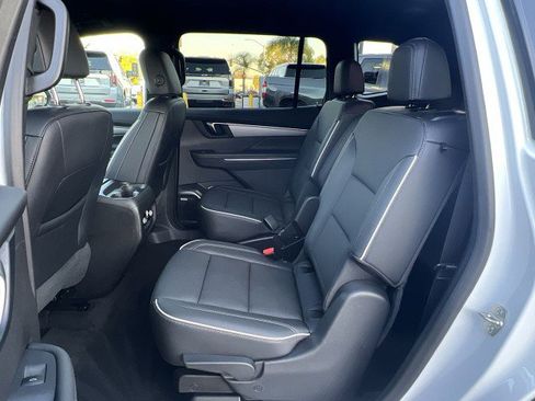 Used 2025 Buick Enclave Preferred image 24