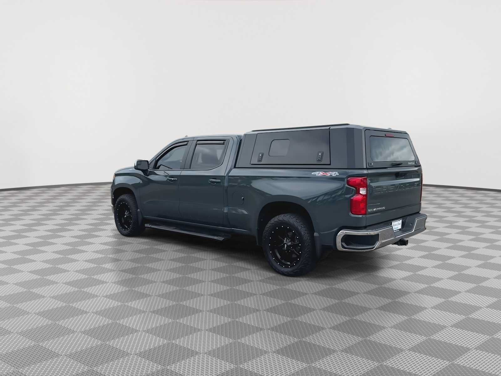 Used 2025 Chevrolet Silverado 1500 LT AWD/4WD image 6