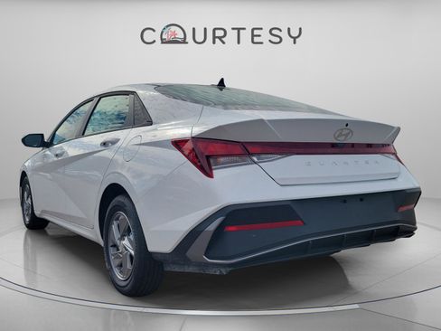 New 2026 Hyundai Elantra SE image 3