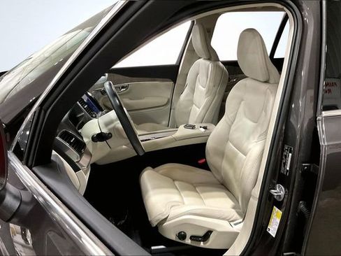 Certified 2023 Volvo XC90 B6 Ultimate w/ Lounge Package image 26