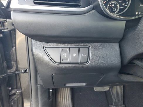 Used 2022 Genesis G70 2.0T image 14