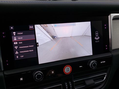 Certified 2025 Porsche Macan image 24