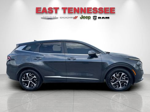 Used 2024 Kia Sportage EX FWD image 2