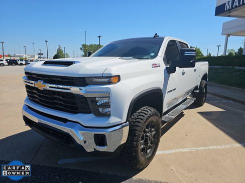 Used 2024 Chevrolet Silverado 2500 LT AWD/4WD image 9