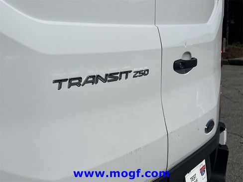 Used 2023 Ford Transit 250 Medium Roof AWD w/ Load Area Protection Package image 30