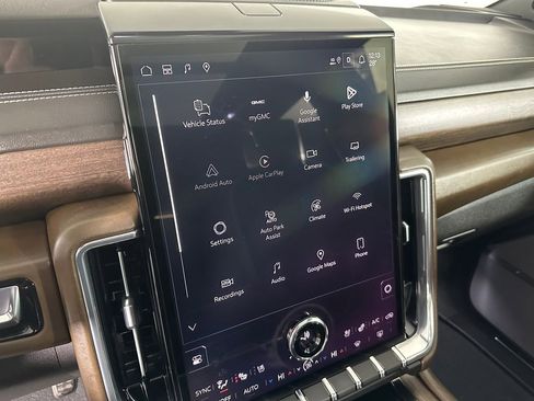 Used 2025 GMC Yukon Denali Ultimate AWD/4WD image 18