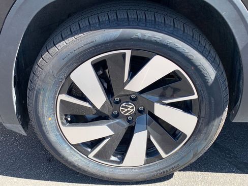 Used 2024 Volkswagen Atlas Cross Sport SE image 30