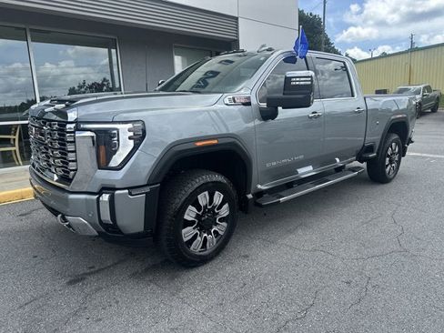 Used 2024 GMC Sierra 2500 Denali w/ Technology Package AWD/4WD image 5