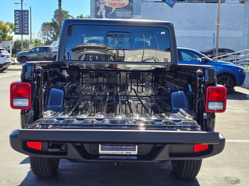 New 2026 Jeep Gladiator Sport image 7