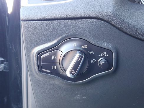 Used 2017 Audi Q5 2.0T Premium Plus w/ Technology Package image 21