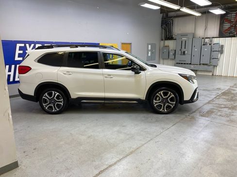 Used 2026 Subaru Ascent Limited AWD/4WD image 8