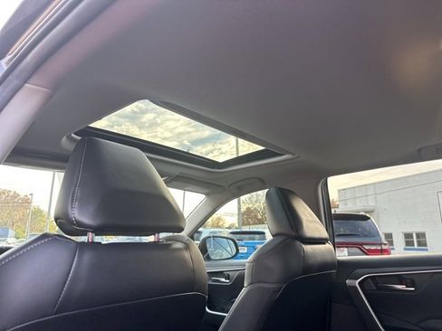 Used 2022 Toyota RAV4 XLE Premium image 23