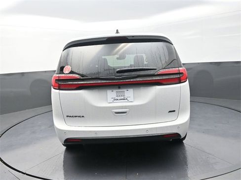 New 2026 Chrysler Pacifica Select image 6